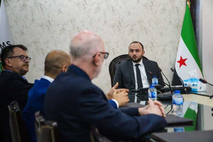 محافظ حمص يلتقي القائم بأعمال السفارة الإيطالية لبحث سبل التعاون في إعادة الأعمار1