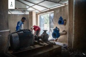 تنظيف بئر مياه في حي جب الجندلي قرب شارع الستين