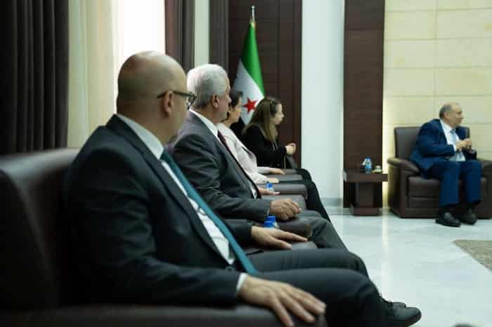 2محافظ حمص يبحث مع وفد من مؤسسة الآغا خان سبل تعزيز التعاون لدعم المجتمع المحلي