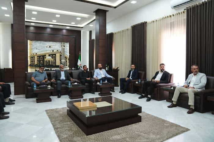 2محافظ حمص يلتقي مدراء المناطق لبحث واقع العمل وتنسيق الجهود لرفع كفاءة العمل