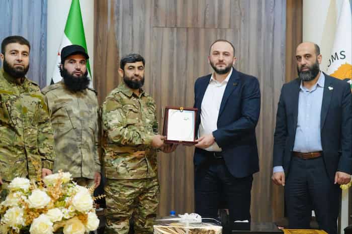 4محافظ حمص يبحث مع قيادة الفرقة 52 سبل تعزيز الأمان والاستقرار في المحافظة