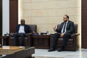 اجتماع في محافظة حمص لبحث سبل تعزيز التعاون الإنساني