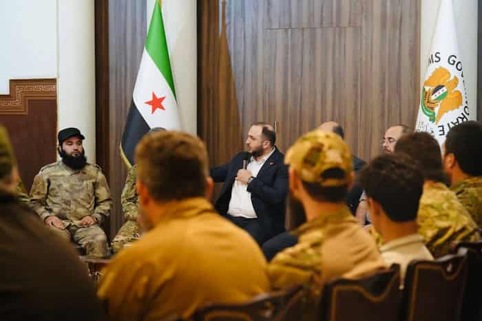 محافظ حمص يبحث مع قيادة الفرقة 52 سبل تعزيز الأمان والاستقرار في المحافظة3