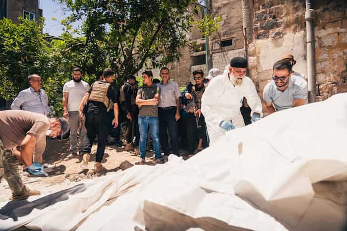 نقل رفات شهداء حصار حمص القديمة من مسجد الأوزاعي إلى جانب مسجد خالد بن الوليد1