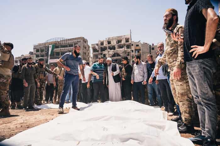 نقل رفات شهداء حصار حمص القديمة من مسجد الأوزاعي إلى جانب مسجد خالد بن الوليد3