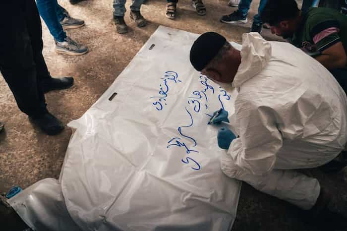 نقل رفات شهداء حصار حمص القديمة من مسجد الأوزاعي إلى جانب مسجد خالد بن الوليد4