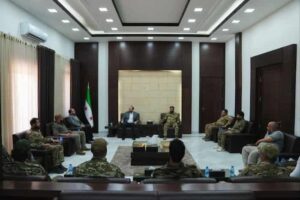 وفد من وزارة الدفاع يزور محافظ حمص