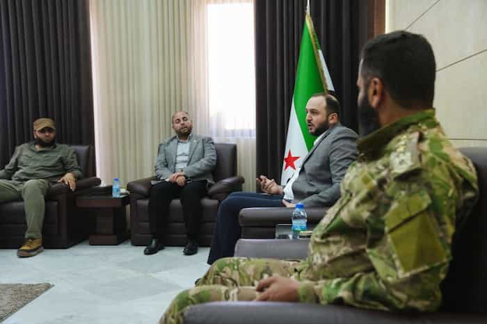 وفد من وزارة الدفاع يزور محافظ حمص4