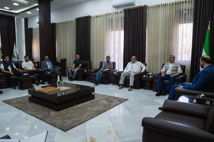 2محافظ حمص يستقبل وفداً من جمعيات إغاثية وخيرية