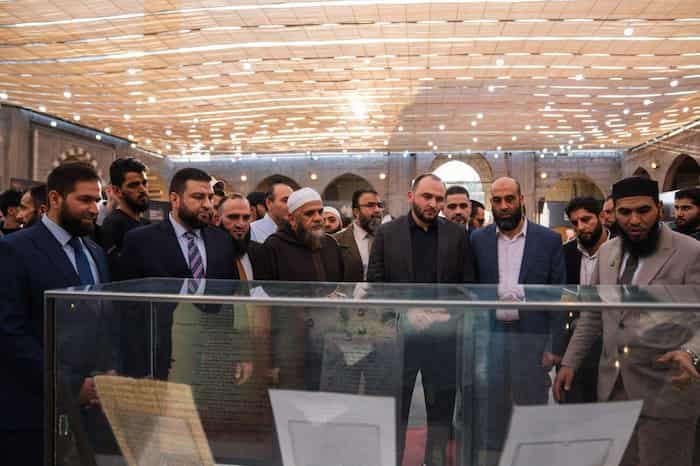 3محافظ حمص يفتتح معرض بالنبي أقتدي في ساحة جامع خالد بن الوليد