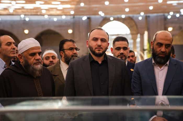 4محافظ حمص يفتتح معرض بالنبي أقتدي في ساحة جامع خالد بن الوليد