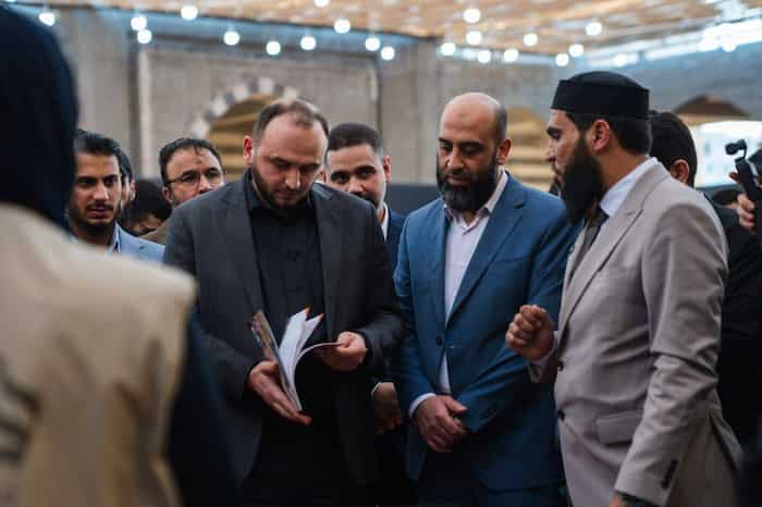 5محافظ حمص يفتتح معرض بالنبي أقتدي في ساحة جامع خالد بن الوليد