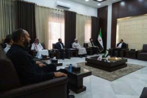 محافظ حمص يلتقي وفد من أهالي كفرعايا