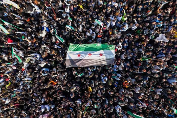 1تجمعات شعبية حاشدة في حمص إحياءً لذكرى انطلاق معركة ردع العدوان