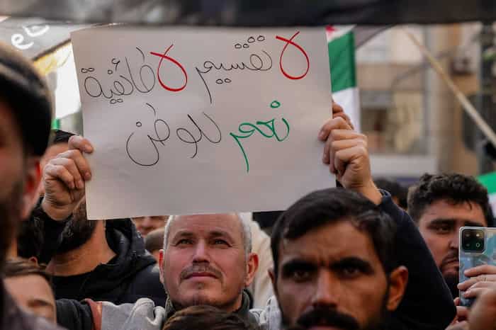 2تجمعات شعبية حاشدة في حمص إحياءً لذكرى انطلاق معركة ردع العدوان