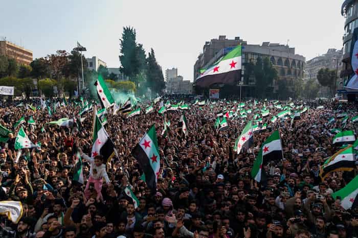 3تجمعات شعبية حاشدة في حمص إحياءً لذكرى انطلاق معركة ردع العدوان