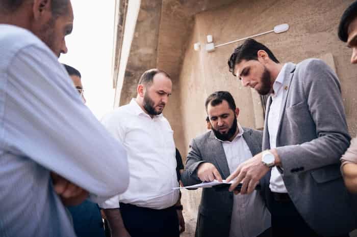 4محافظ حمص يتفقد أعمال الكهرباء في حي كرم الزيتون