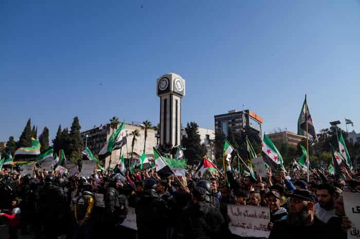 5تجمعات شعبية حاشدة في حمص إحياءً لذكرى انطلاق معركة ردع العدوان