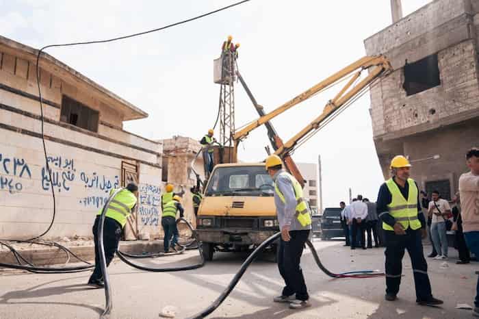 5محافظ حمص يتفقد أعمال الكهرباء في حي كرم الزيتون