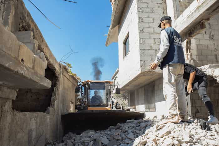 حملة خدمية لإزالة الأنقاض في ريف تلكلخ1